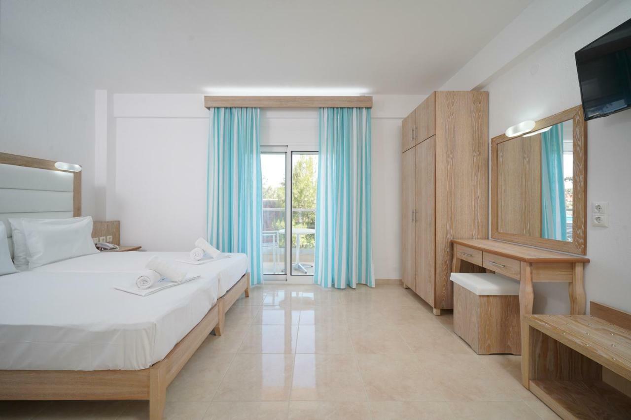 La Santa Hotel *