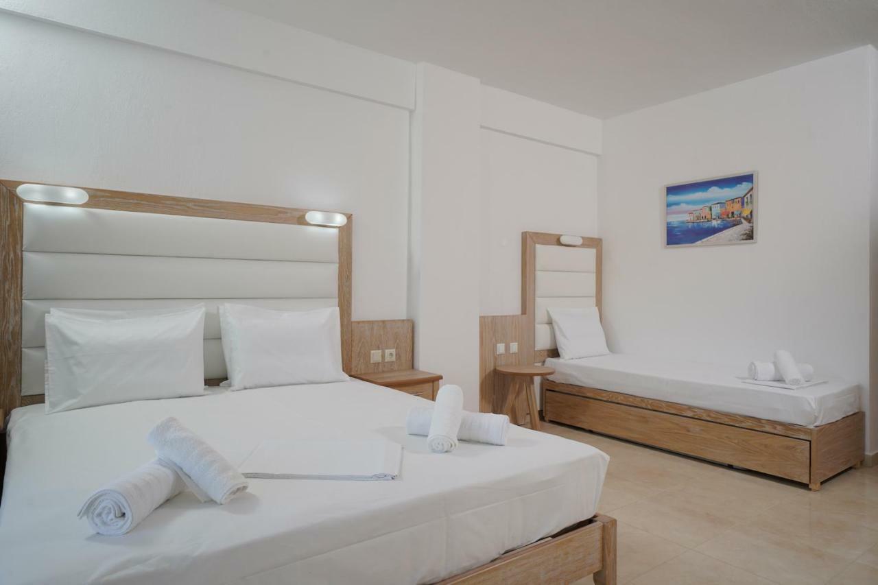 La Santa Hotel *